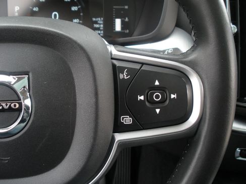 Used 2018 Volvo XC60 T5 Momentum AWD/4WD image 40