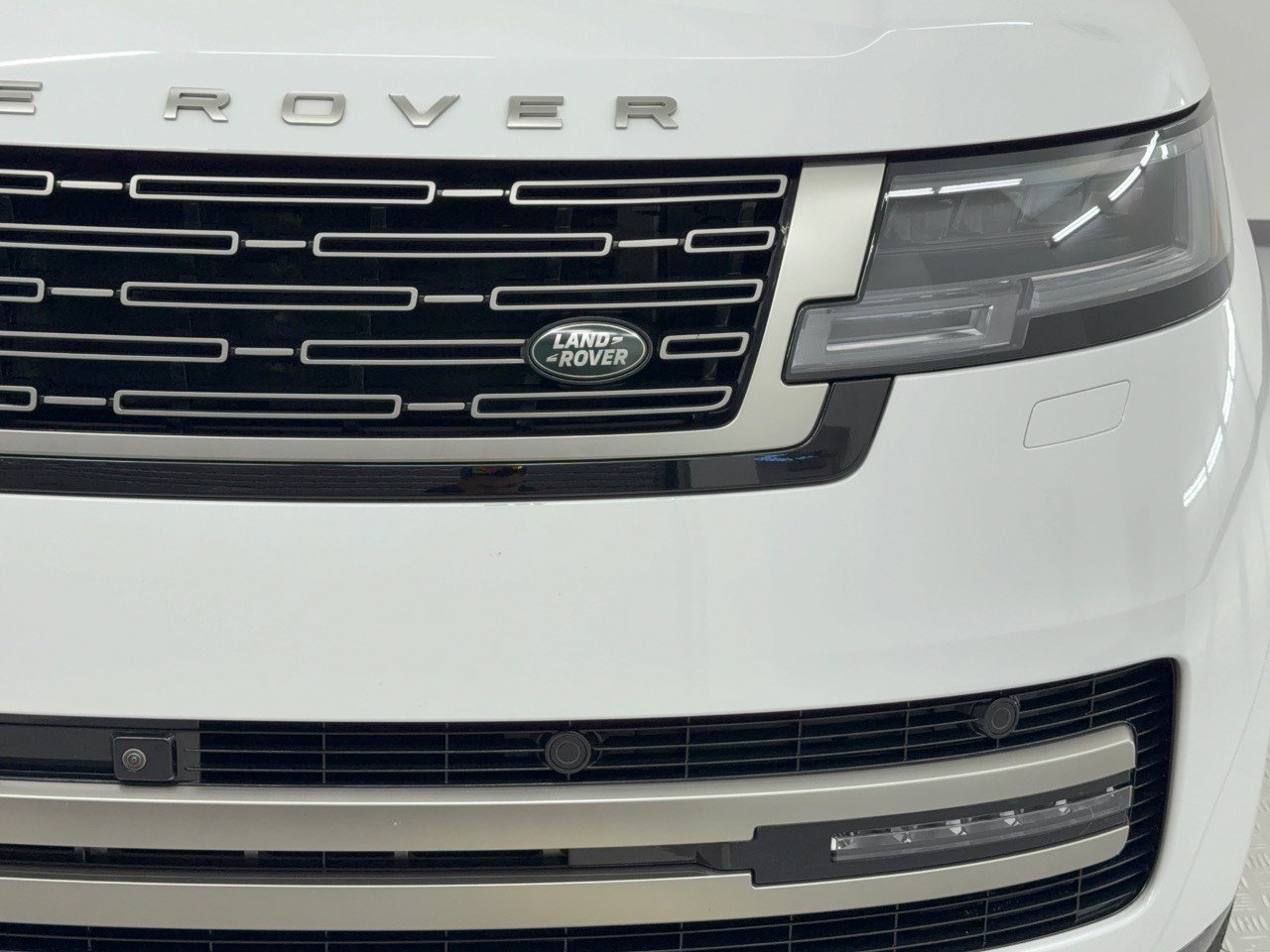 Used 2023 Land Rover Range Rover Long Wheelbase SE AWD/4WD image 12