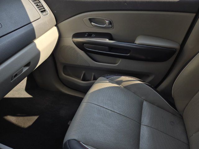 Used 2017 Kia Sedona LX w/ LX Essentials Premium Package FWD image 24