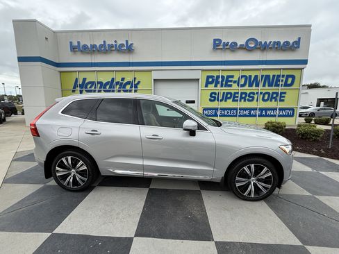 Used 2022 Volvo XC60 B5 Inscription w/ Advanced Package image 2