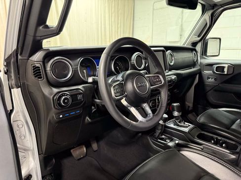 Used 2023 Jeep Wrangler Unlimited Sahara w/ Cold Weather Group AWD/4WD image 10