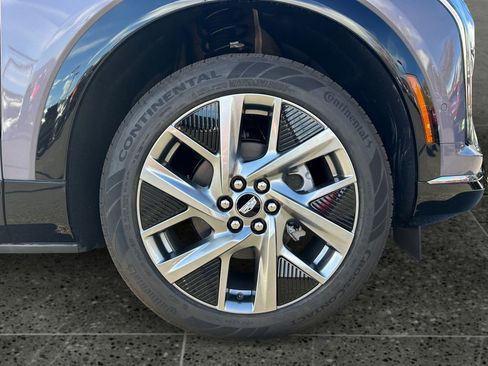 New 2025 Cadillac Optiq Luxury 1 image 9