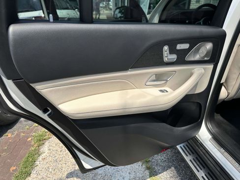 Used 2021 Mercedes-Benz GLS 580 4MATIC w/ Exclusive Trim Package image 17