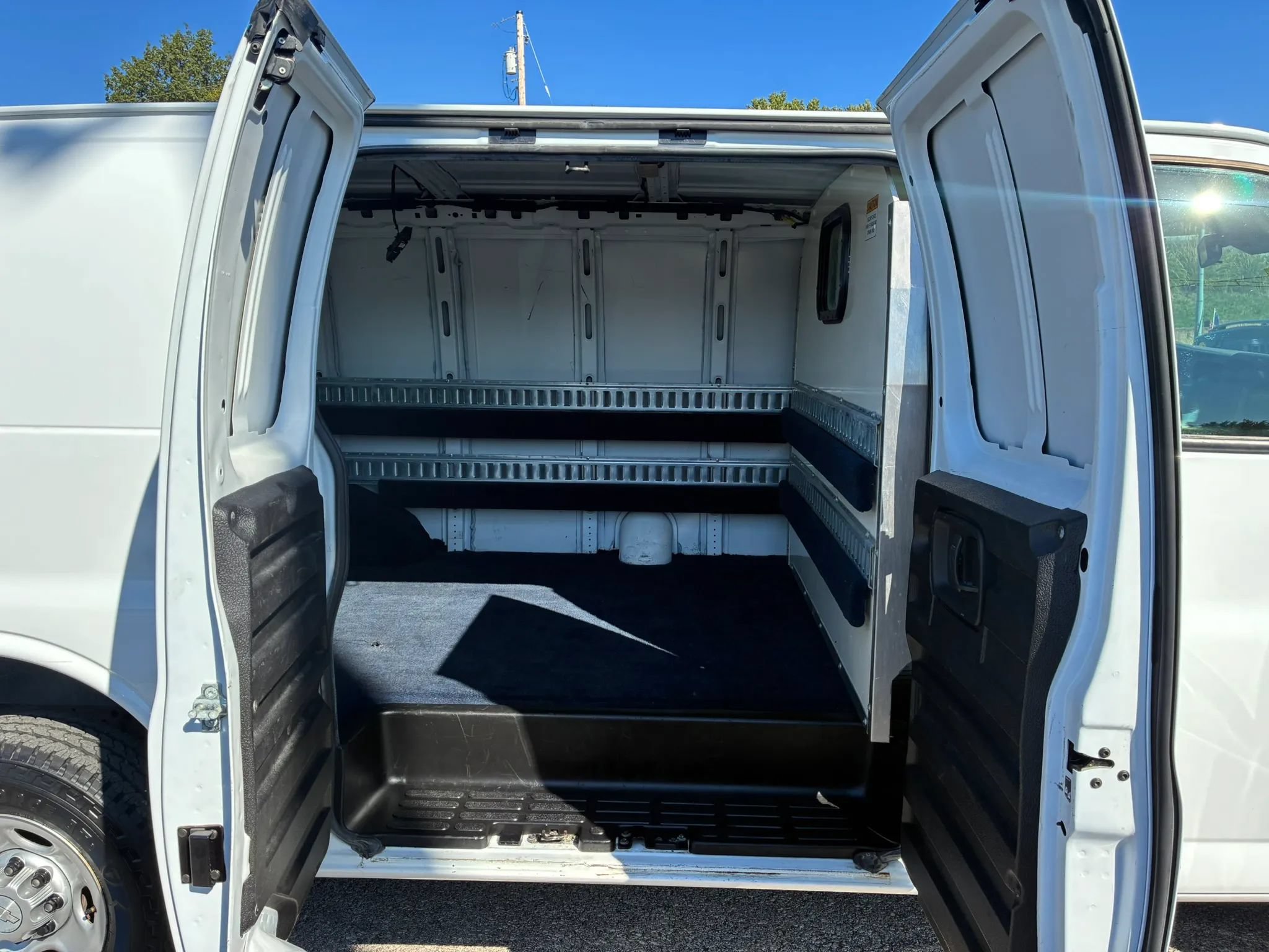 Used 2019 Chevrolet Express 2500 RWD image 11