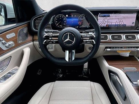 New 2026 Mercedes-Benz GLS 580 4MATIC image 18