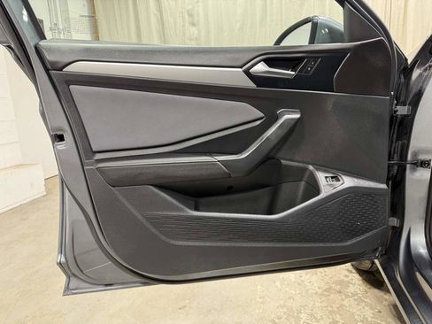 Used 2025 Volkswagen Jetta SE w/ Sunroof Package image 8