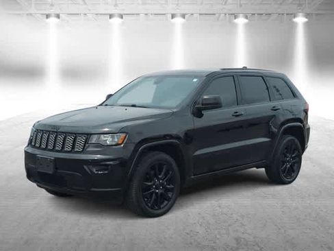 Used 2019 Jeep Grand Cherokee Altitude AWD/4WD image 4