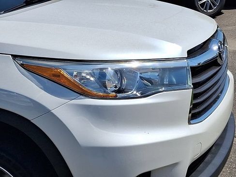 Used 2015 Toyota Highlander XLE AWD/4WD image 30