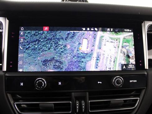 Used 2023 Porsche Macan image 16