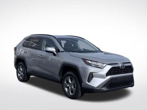 Used 2022 Toyota RAV4 XLE w/ Convenience Package AWD/4WD image 4