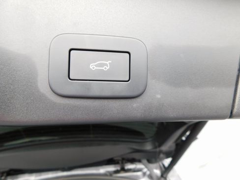 Used 2024 Land Rover Range Rover Evoque Dynamic SE image 24