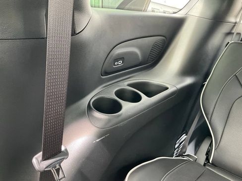 Used 2023 Chrysler Pacifica Limited w/ S Appearance Package FWD image 54