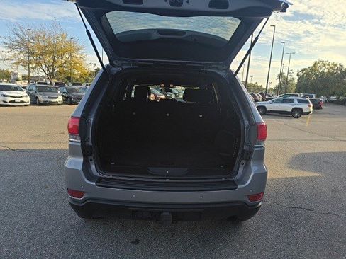 Used 2019 Jeep Grand Cherokee Laredo image 14