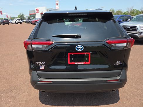 Certified 2024 Toyota RAV4 LE AWD/4WD image 4