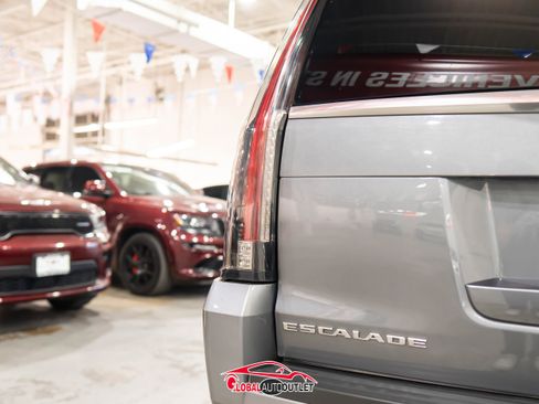 Used 2018 Cadillac Escalade ESV Premium Luxury image 47