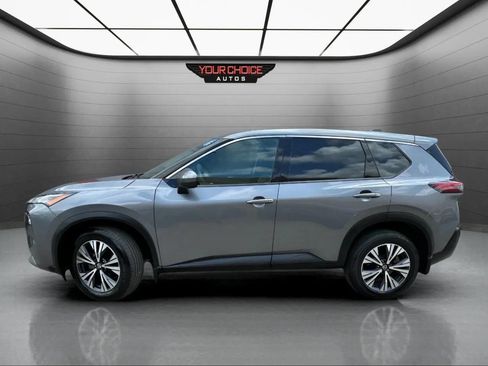 Used 2021 Nissan Rogue SV image 2