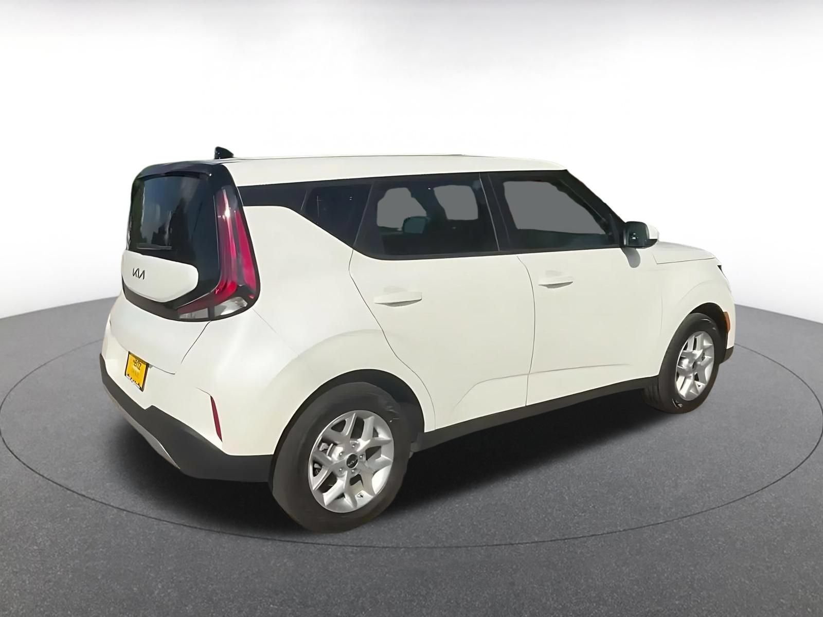 Used 2025 Kia Soul LX w/ LX Technology Package FWD image 13