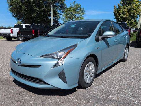 Used 2016 Toyota Prius Two FWD image 2