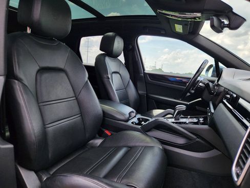 Used 2019 Porsche Cayenne S w/ Premium Package AWD/4WD image 9