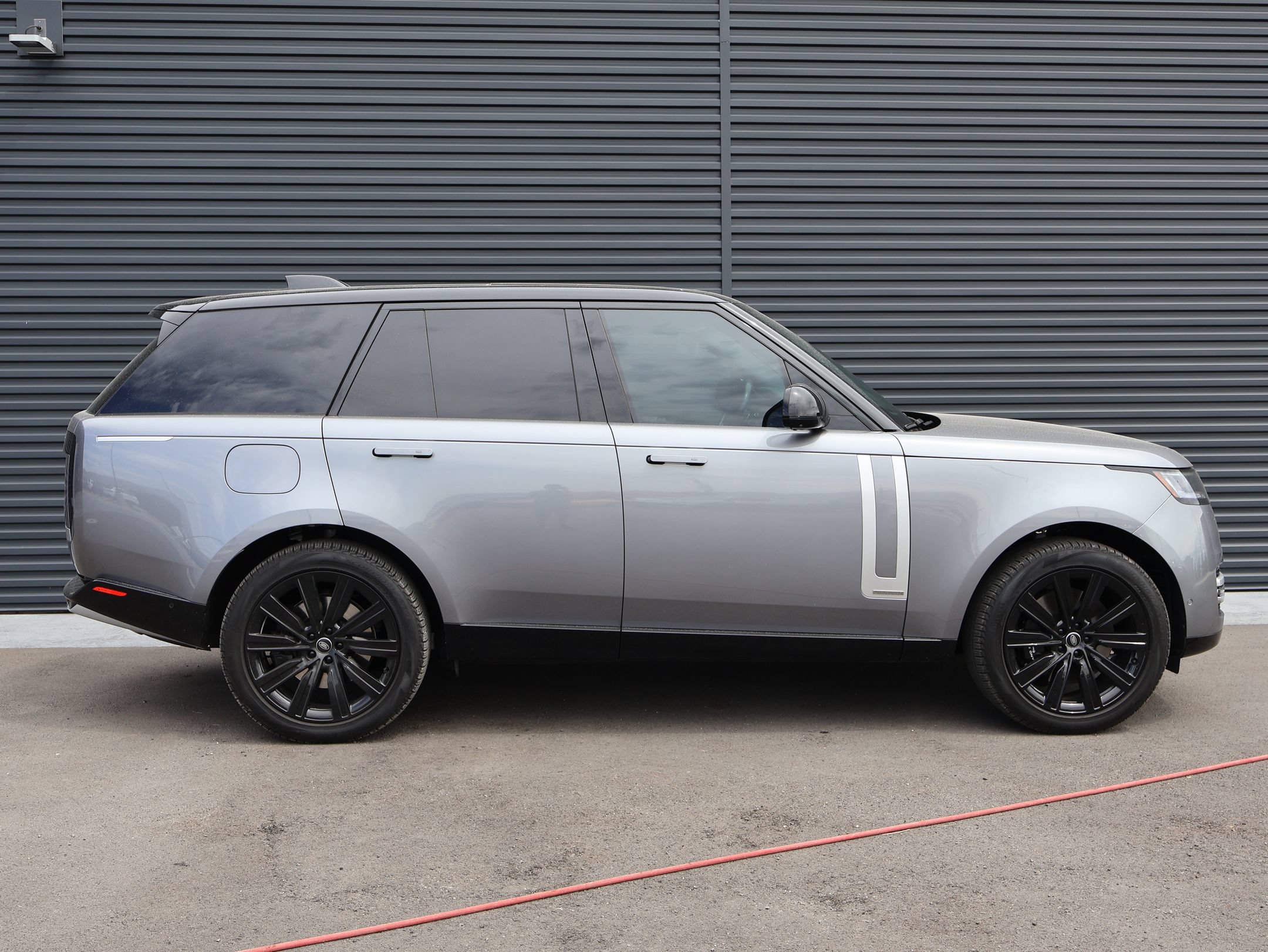 Used 2025 Land Rover Range Rover Autobiography AWD/4WD image 11