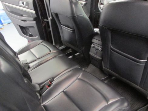 Used 2019 Ford Explorer XLT w/ Equipment Group 202A image 31