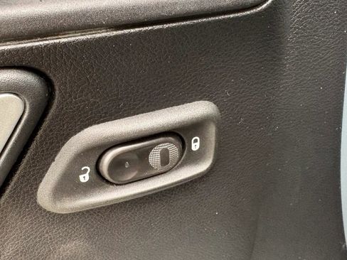 Used 2015 Jeep Wrangler Unlimited Rubicon AWD/4WD image 12
