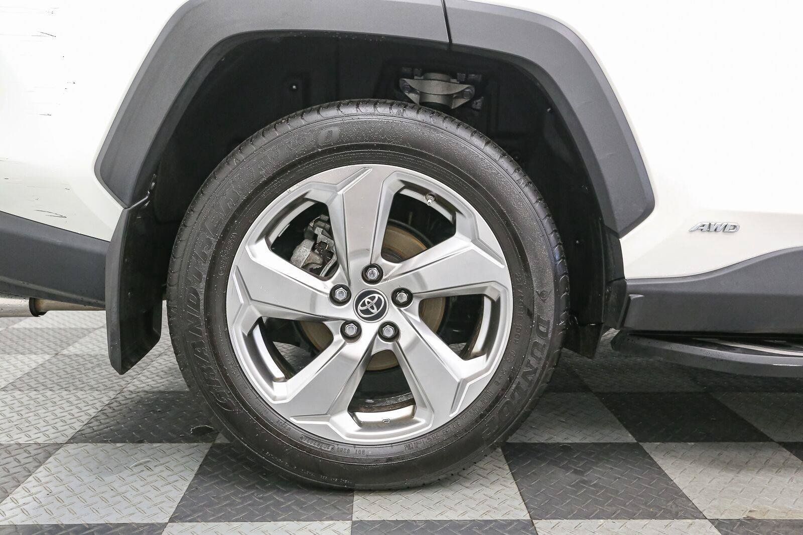 Used 2019 Toyota RAV4 Limited AWD/4WD image 17