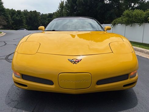 Used 2004 Chevrolet Corvette Convertible w/ Preferred Equipment Group RWD image 17