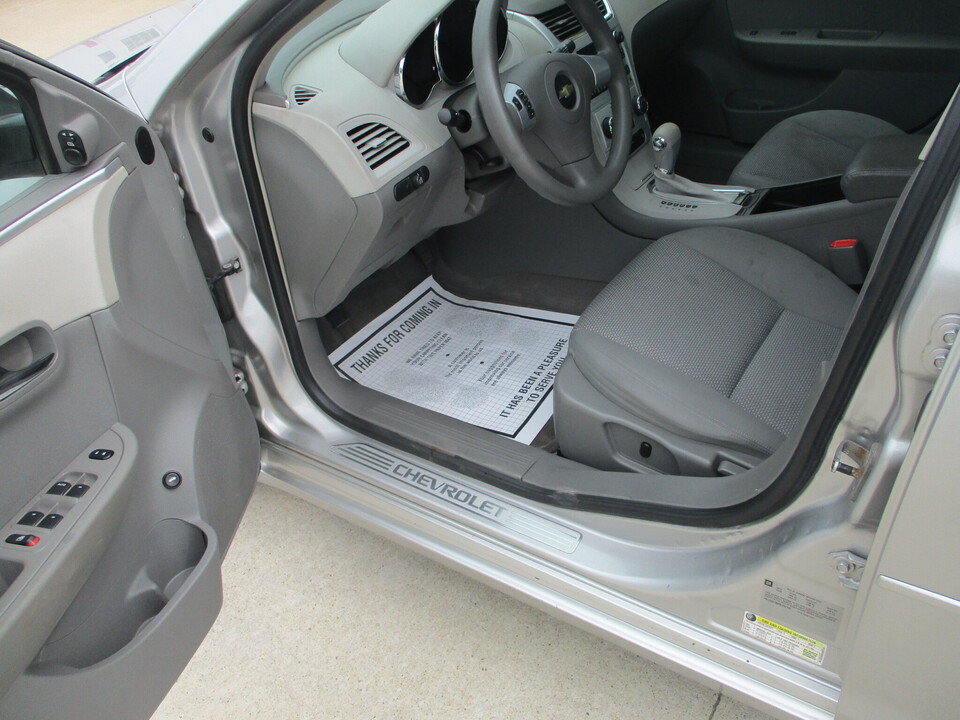 Used 2008 Chevrolet Malibu LS FWD image 9