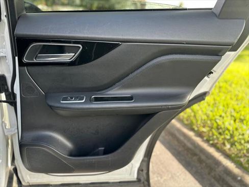 Used 2017 Jaguar F-PACE Premium image 22