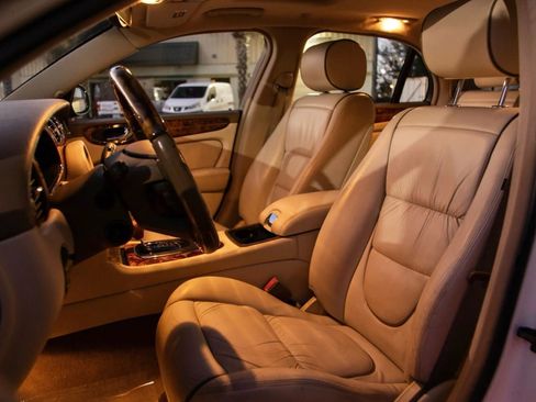 Used 2004 Jaguar XJ8 RWD image 23