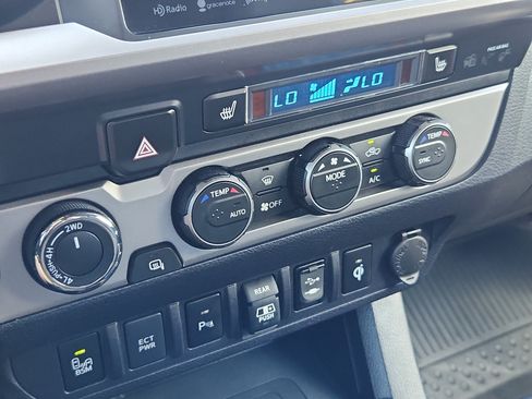 Used 2019 Toyota Tacoma Limited AWD/4WD image 23