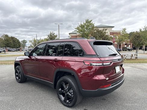 New 2025 Jeep Grand Cherokee Altitude image 5