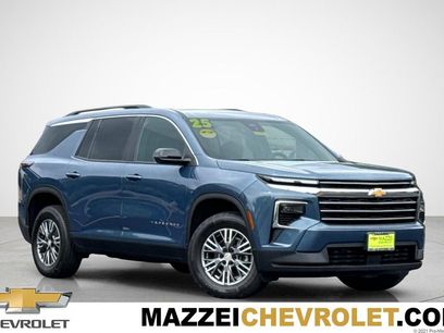 Used 2025 Chevrolet Traverse LT w/ Driver Confidence Package