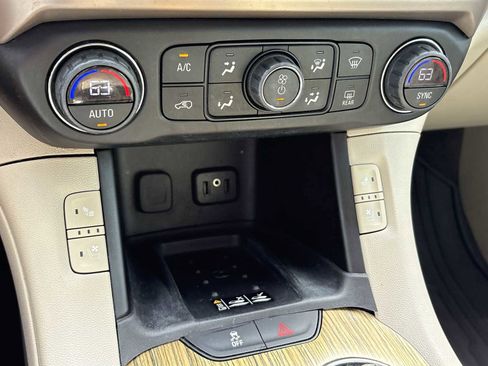 Used 2018 GMC Acadia Denali w/ Technology Package AWD/4WD image 18