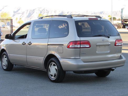 Used 2001 Toyota Sienna LE image 5