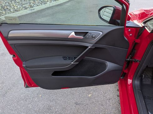 Used 2019 Volkswagen Golf S w/ Driver Assistance Package image 12