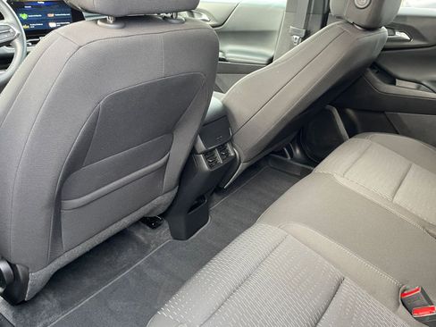 Used 2025 Chevrolet Equinox LT image 24