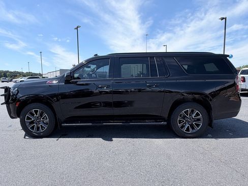 Used 2022 Chevrolet Suburban Z71 AWD/4WD image 5