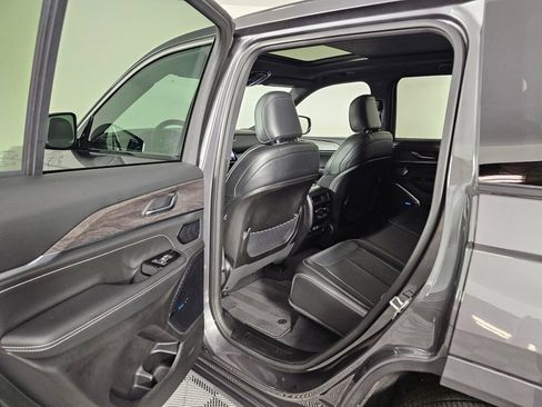 Used 2023 Jeep Grand Cherokee Overland AWD/4WD image 34