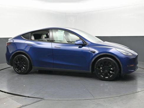 Used 2021 Tesla Model Y Long Range image 5