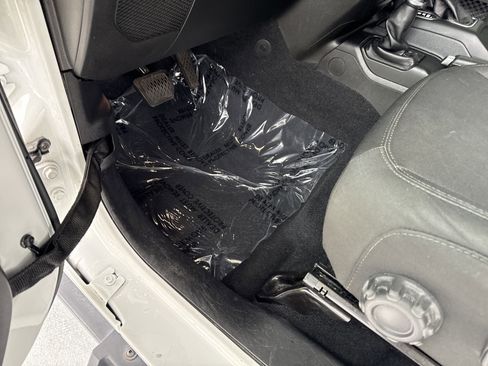 Used 2018 Jeep Wrangler Unlimited Sport image 18