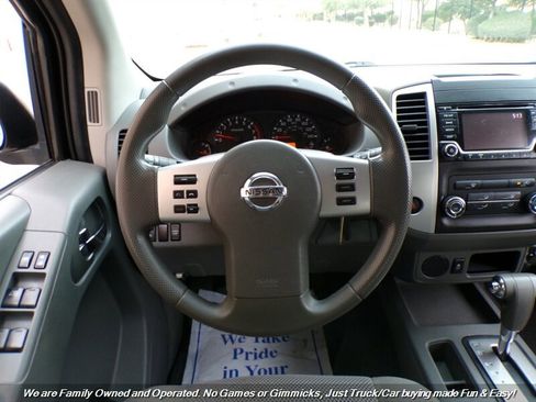 Used 2018 Nissan Frontier SV RWD image 11