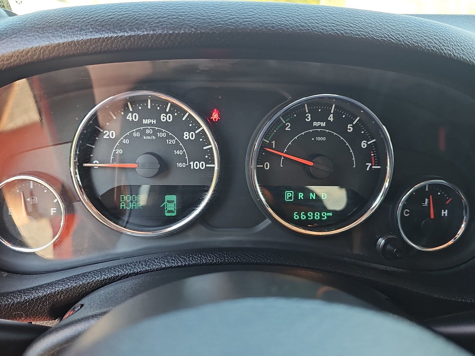 Used 2017 Jeep Wrangler Sahara w/ Dual Top Group AWD/4WD image 18
