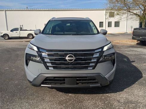 Certified 2025 Nissan Rogue SL w/ Tech Package FWD image 9