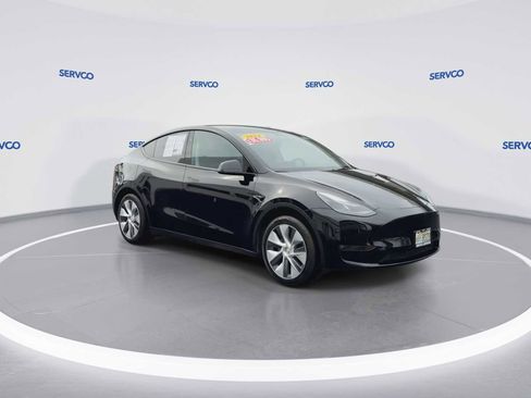 Used 2024 Tesla Model Y Long Range image 2