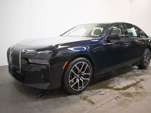 Certified 2023 BMW 760i xDrive AWD/4WD image 8