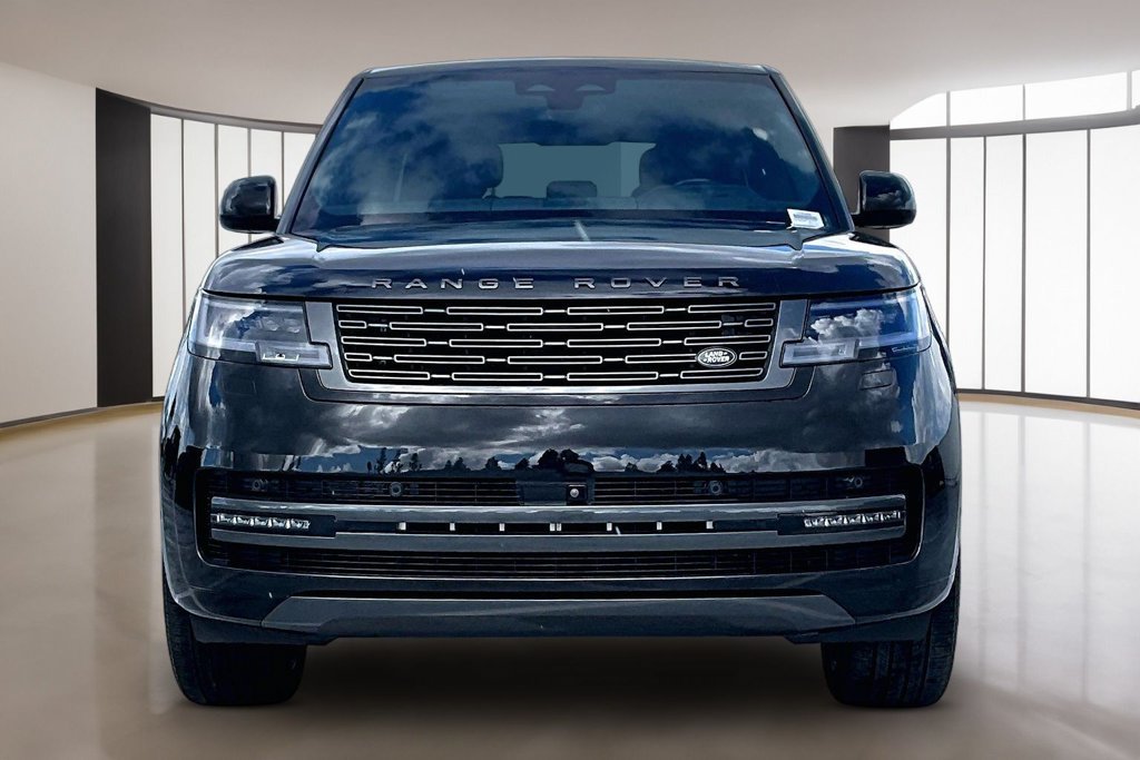 Used 2025 Land Rover Range Rover SE AWD/4WD image 2