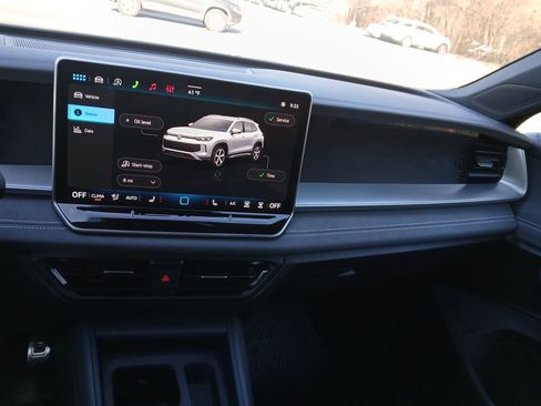 New 2026 Volkswagen Tiguan SE R-Line FWD image 17