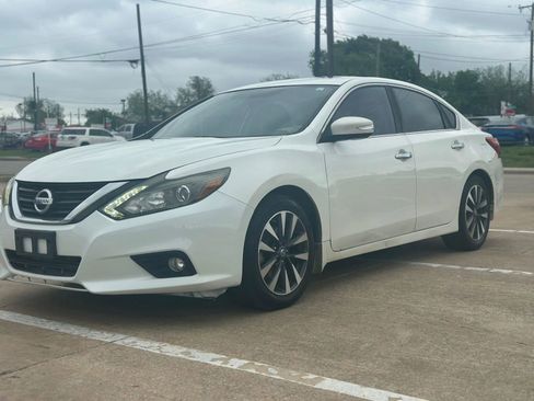 Used 2016 Nissan Altima 2.5 SL w/ 2.5 Technology w/LED Package FWD image 2